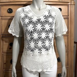 Pretty Women’s Crochet Top Size Small-Med NWOT